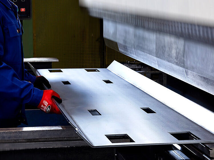 Blechbearbeitung und Umformung Friedrich Hippe - Blechbearbeitung und Umformung