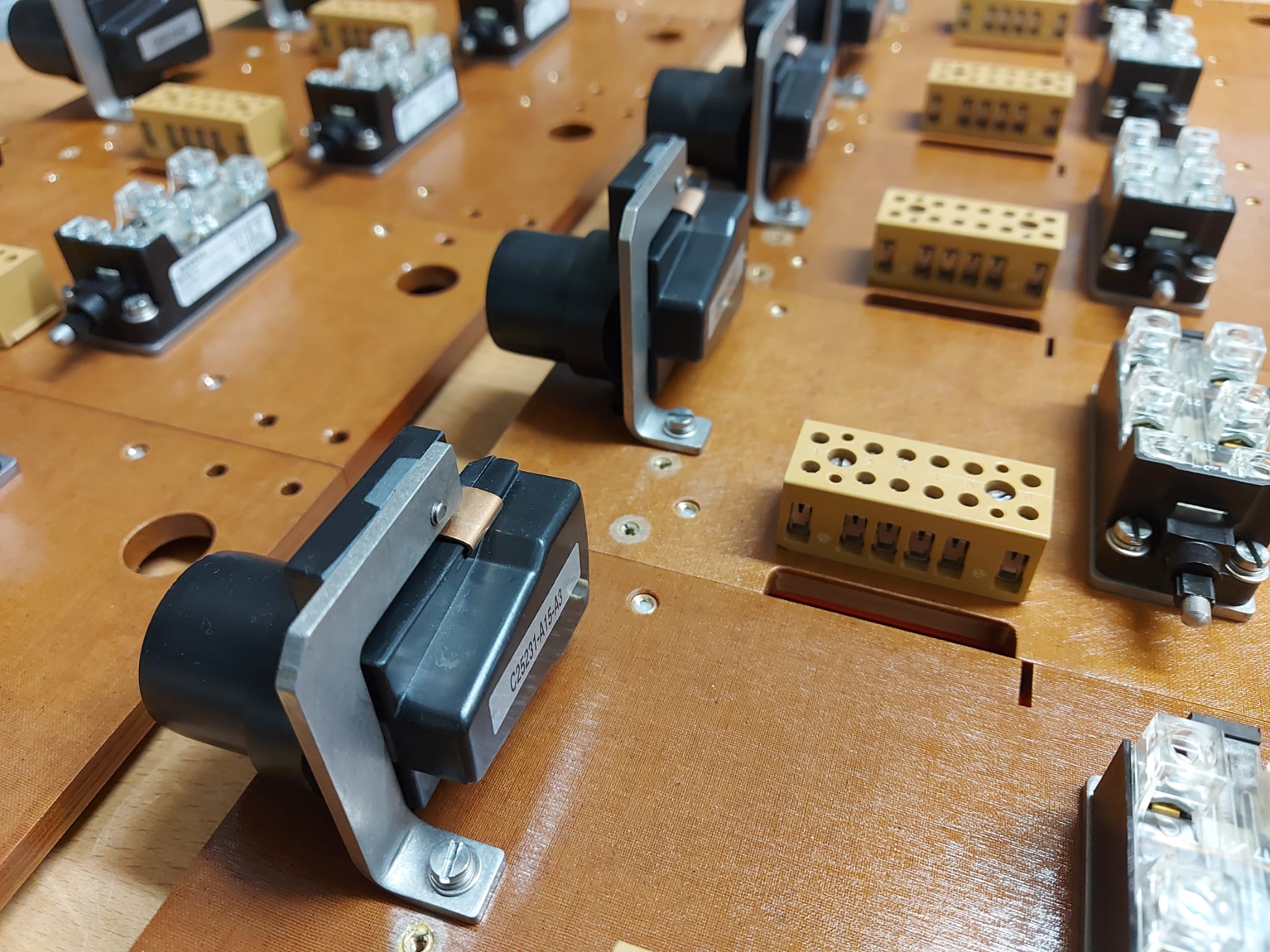  Friedrich Hippe - Electromechanical Components